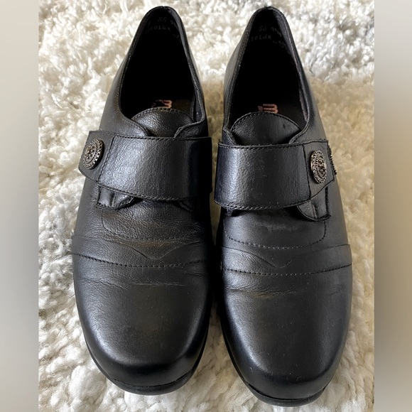 MUNRO Black Leather Slip On Loafers Monk Strap Low Top Comfort Womens Sz 8 - Picture 2 of 5